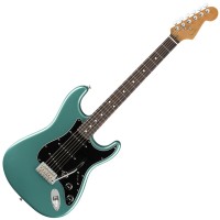 Photo FENDER LIMITED EDITION AMERICAN ASH STRAT ROASTED MAPLE OCEAN TURQUOISE